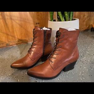 Jeffrey Campbell women’s size 7 heeled boot